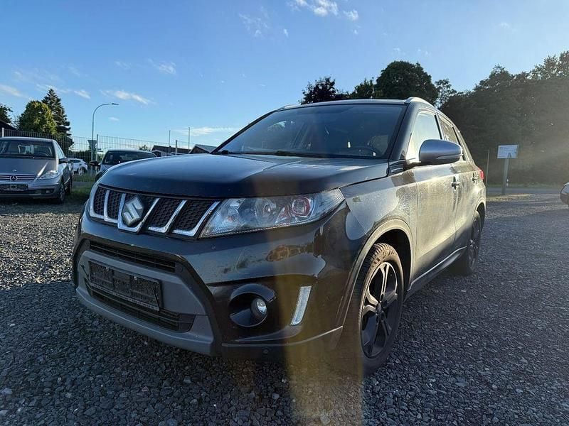 Schwarz Gebraucht 2017 Suzuki Vitara SUV | 8.999 € (Superpreis) - Bild 1/4