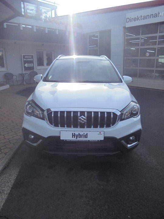 Gebraucht Suzuki SX4 S-Cross Comfort 129 PS (94 kW) 2020 Cool white pearl metallic SUV