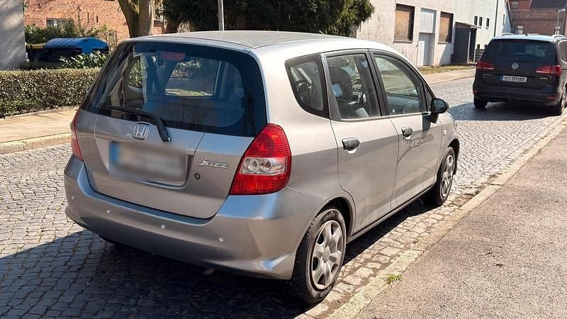 Gebraucht Honda Jazz 78 PS (57 kW) 2007 Grau Kleinwagen
