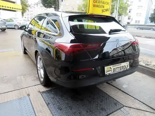 Gebraucht Mercedes CLA180 136 PS (100 kW) 2024 Nachtschwarz Limousine