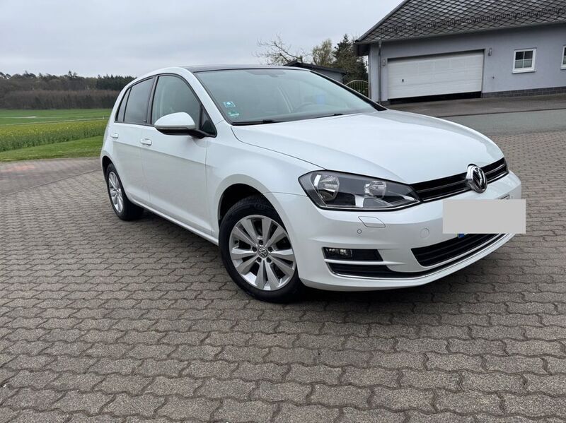 Weiß Gebraucht 2016 VW Golf VII Allstar Limousine | 10.950 € (Guter Preis) - Bild 1/4