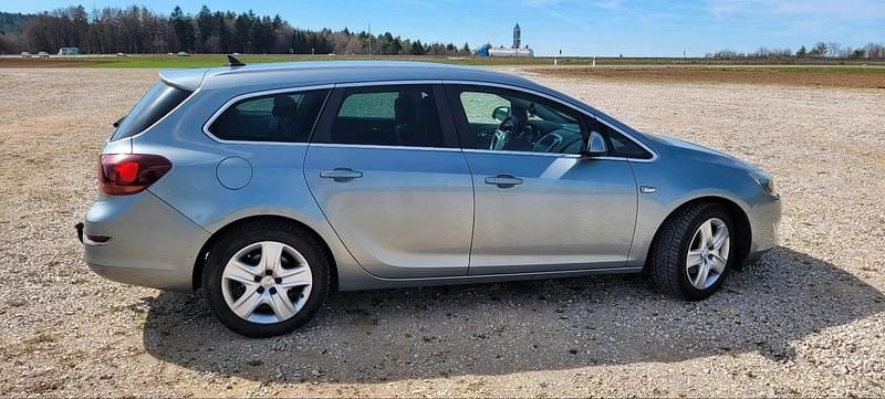 Second-hand Opel Astra 125 CP (91 kW) 2011 Gri Berlinǎ