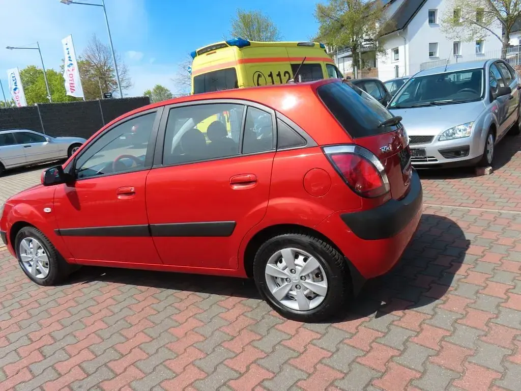 Gebraucht Kia Rio 97 PS (71 kW) 2009 Rot Limousine