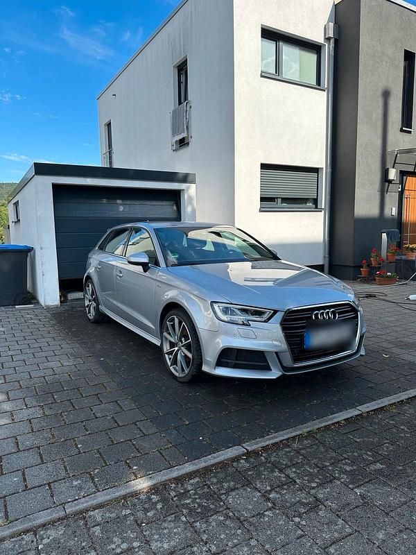 Silber Gebraucht 2017 Audi A3 Sportback S-Line Limousine | 19.499 € (Fairer Preis) - Bild 1/4