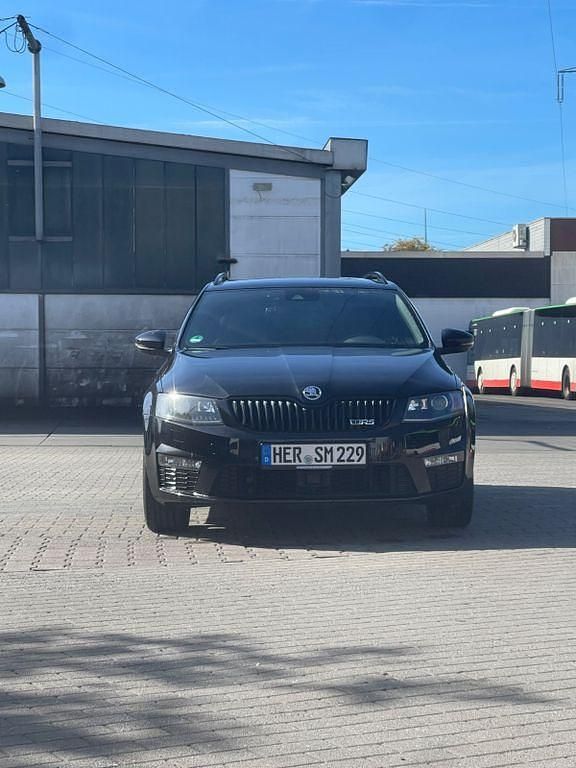 Schwarz Gebraucht 2015 Skoda Octavia RS Kombi | 17.499 € - Bild 1/4