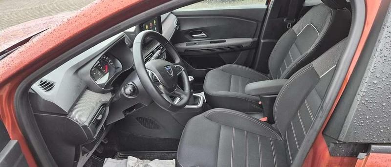 Gebraucht Dacia Jogger Extreme 91 PS (66 kW) 2022 Terrakottabraun (metallic) Van / Kleinbus