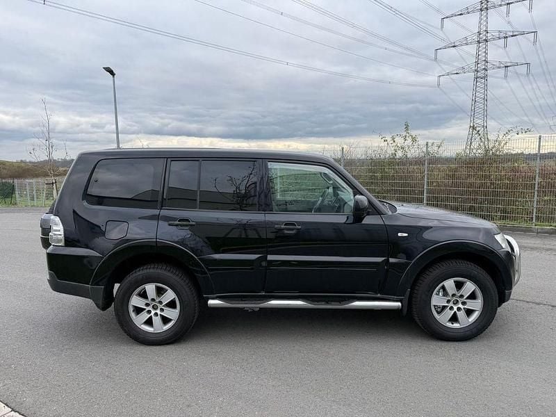 Schwarz Gebraucht 2007 Mitsubishi Pajero Invite SUV | 10.500 € (Superpreis) - Bild 1/4