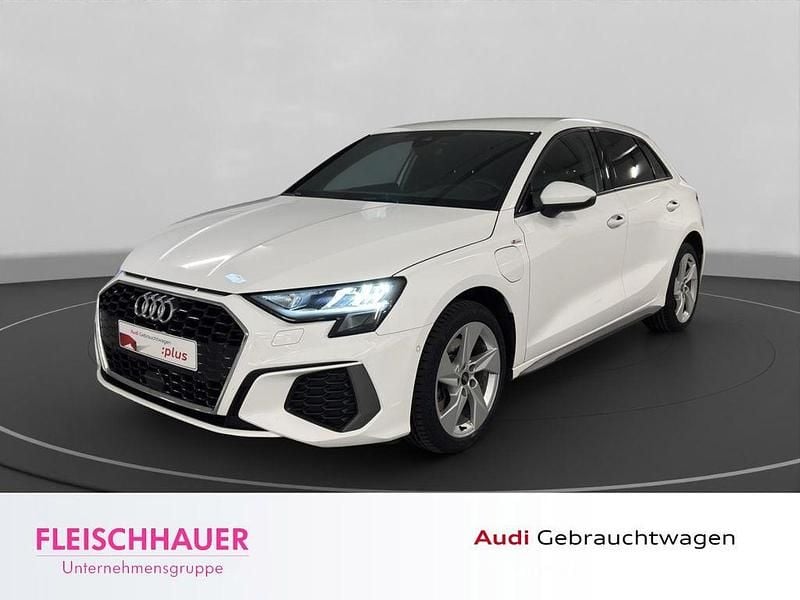 Weiss Gebraucht 2022 Audi A3 Sportback e-tron S-Line Kleinwagen | 21.980 € (Superpreis) - Bild 1/4