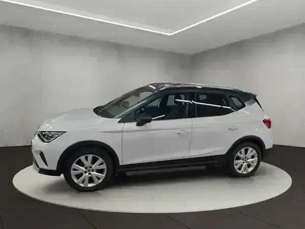 Gebraucht Seat Arona Xperience 110 PS (80 kW) 2024 Nevada weiß metallic / magnetic grau metallic SUV