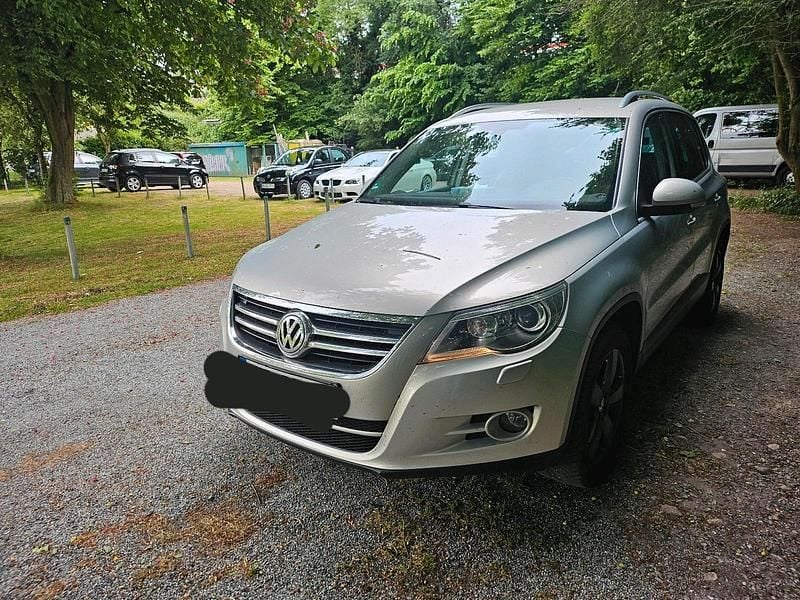Grau Gebraucht 2010 VW Tiguan SUV | 8.800 € (Fairer Preis) - Bild 1/4