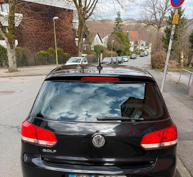 Gebraucht VW Golf VI 105 PS (77 kW) 2010 Schwarz Kleinwagen