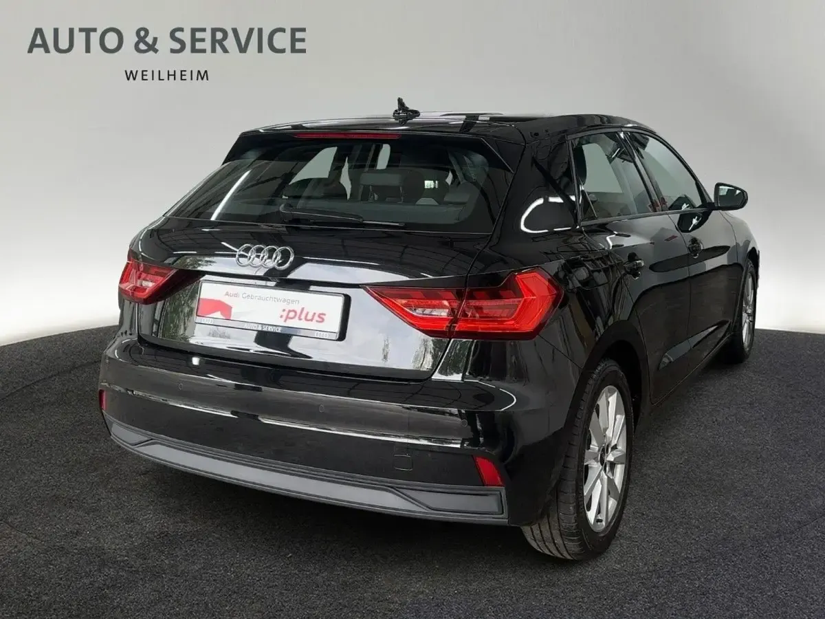 Gebraucht Audi A1 Sportback Basis 95 PS (69 kW) 2023 Mythosschwarz metallic Kleinwagen
