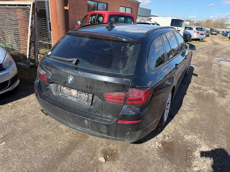 Gebraucht BMW 520 184 PS (135 kW) 2011 Schwarz Kombi
