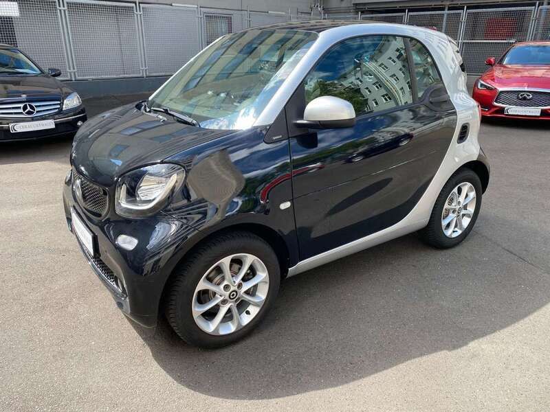 Schwarz Gebraucht 2017 Smart ForTwo Coupé Passion Kleinwagen | 12.490 € (Fairer Preis) - Bild 1/4