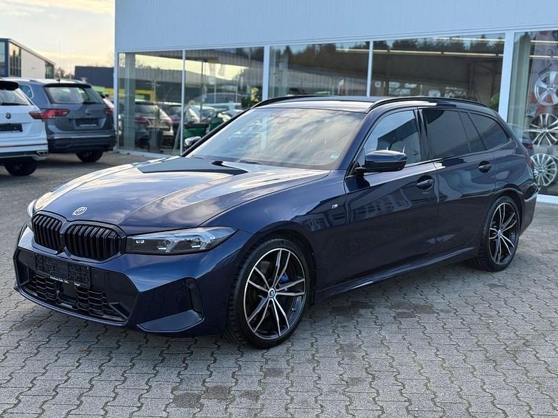 Blau Gebraucht 2023 BMW 320 M Sport Kombi | 29.690 € (Fairer Preis) - Bild 1/4