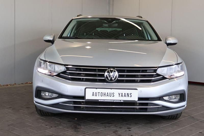 Gebraucht VW Passat Business 150 PS (110 kW) 2022 Silber Kombi