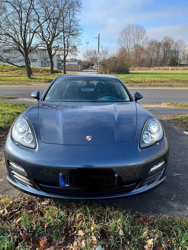 Gebraucht Porsche Panamera 300 PS (220 kW) 2012 Blau Kleinwagen