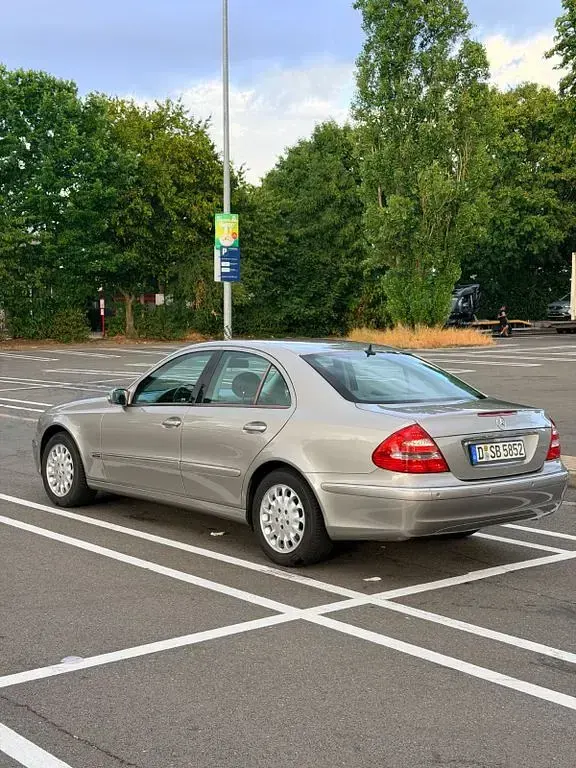Gebraucht Mercedes E200 Elegance 163 PS (119 kW) 2004 Grau Limousine