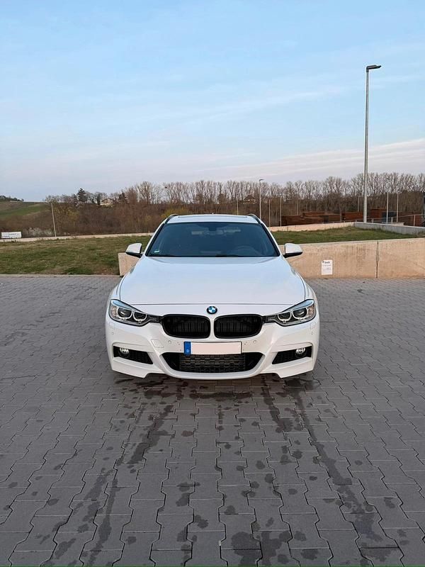 Gebraucht BMW 320 Shadowline 184 PS (135 kW) 2015 Weiß Kombi