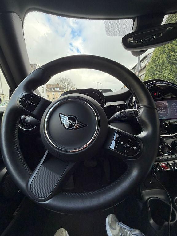 Gebraucht Mini Cooper Classic 136 PS (100 kW) 2023 Weiß Kleinwagen