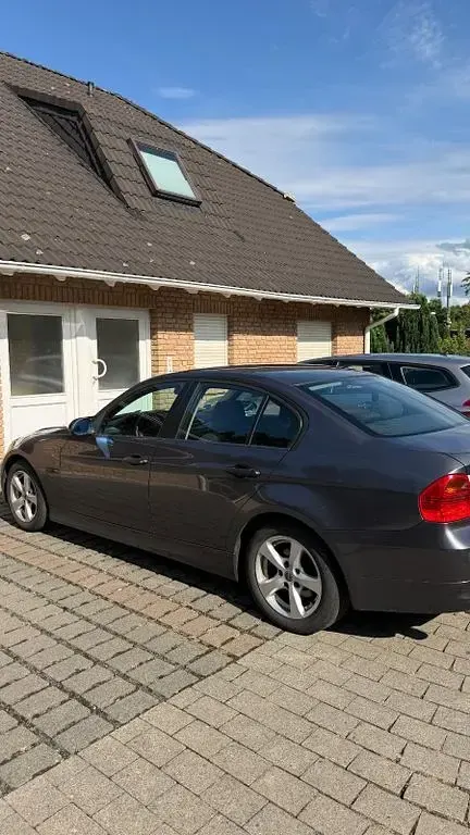 Gebraucht BMW 320 150 PS (110 kW) 2006 Grau Limousine