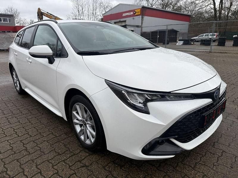Gebraucht Toyota Corolla Business Edition 98 PS (72 kW) 2023 Weiß Kombi