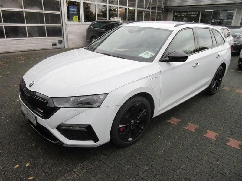 Moonweiß (metallic) Gebraucht 2022 Skoda Octavia RS Kombi | 24.988 € (Fairer Preis) - Bild 1/4
