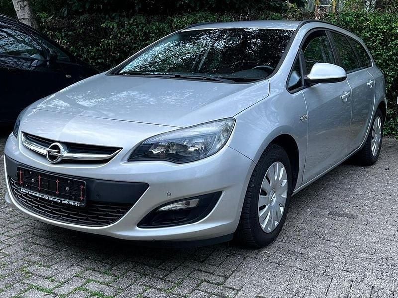 Gebraucht Opel Astra Edition 140 PS (102 kW) 2015 Silber Kombi