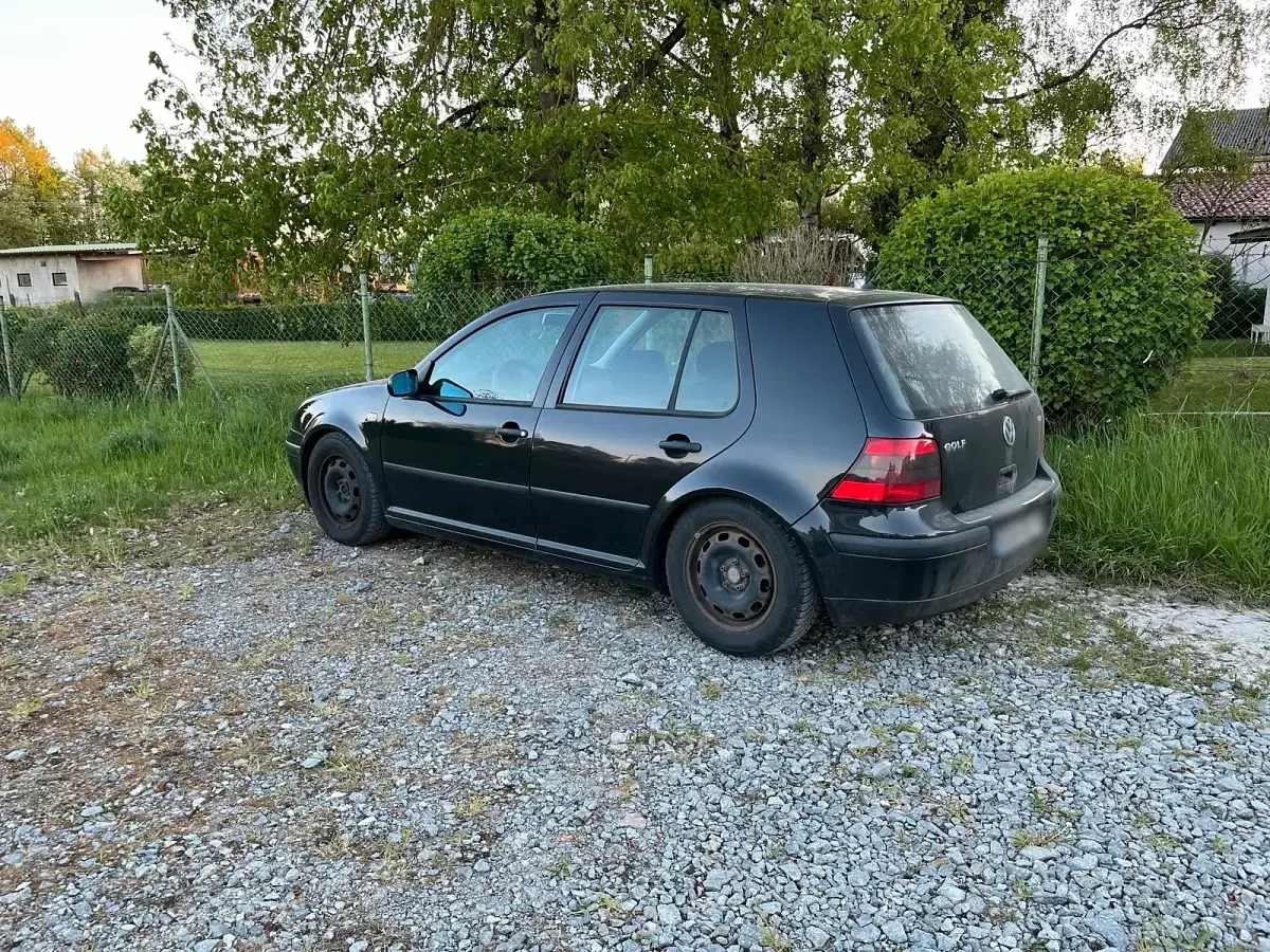 Second-hand VW Golf IV 90 CP (66 kW) 2000 Negru Hatchback