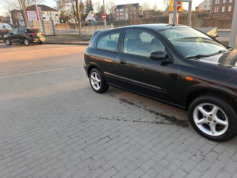 Gebraucht Nissan Almera 90 PS (66 kW) 2002 Schwarz Kleinwagen