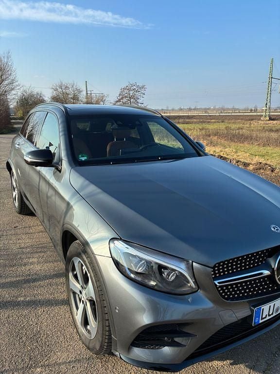 Grau Gebraucht 2018 Mercedes GLC43 AMG AMG SUV | 34.900 € (Superpreis) - Bild 1/4