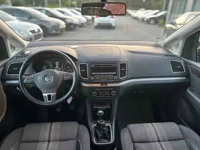 Second-hand VW Sharan Match 150 CP (110 kW) 2012 Albastru Monovolum