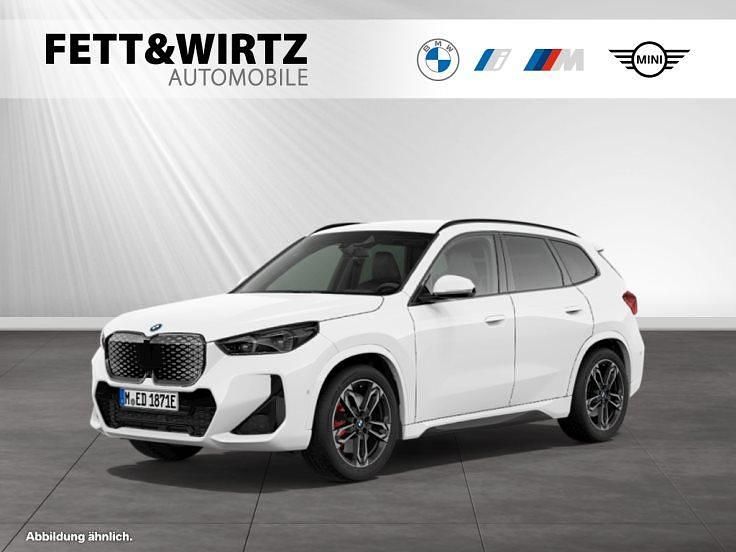 Alpinweiß Neu 2025 BMW iX1 M Sport SUV | 55.390 € (Etwas zu teuer) - Bild 1/2