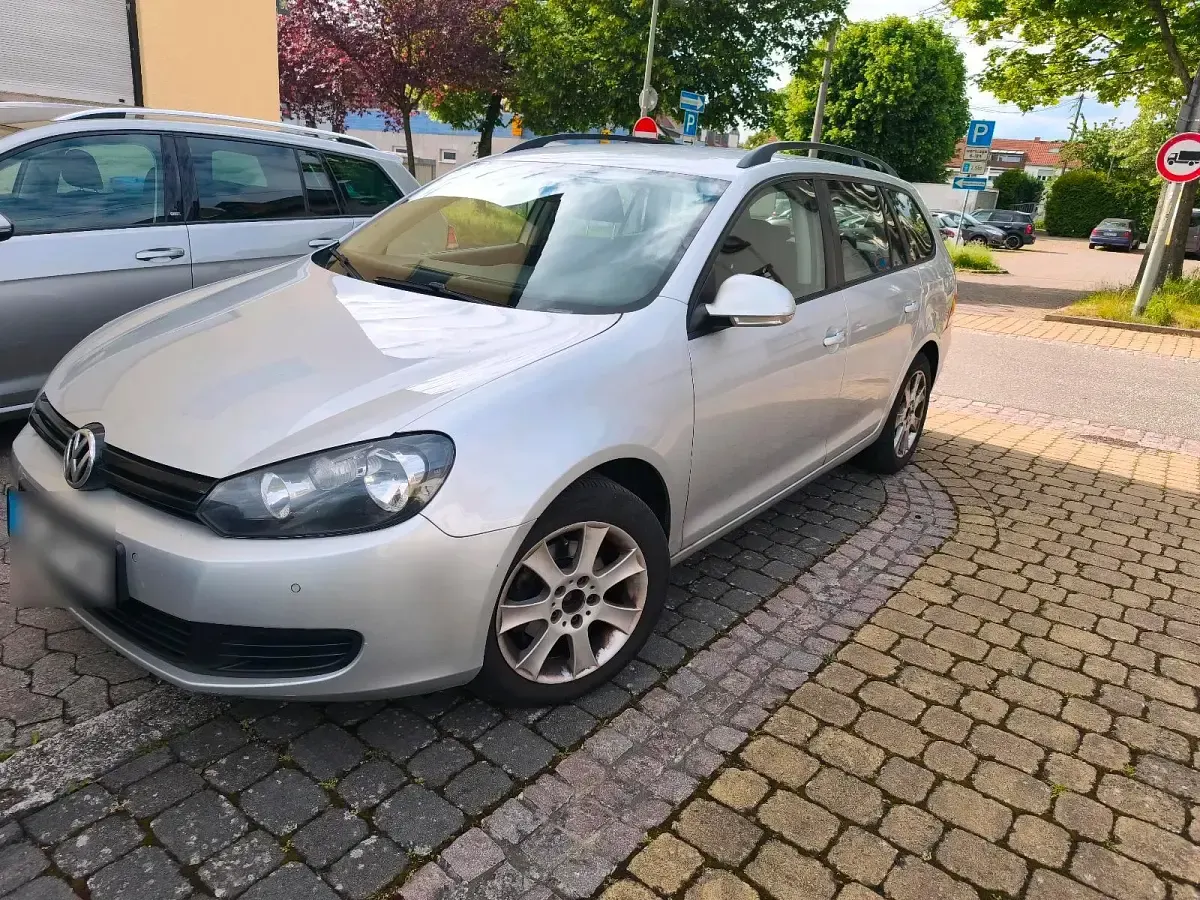 Gebraucht VW Golf VI 105 PS (77 kW) 2010 Silber Kleinwagen