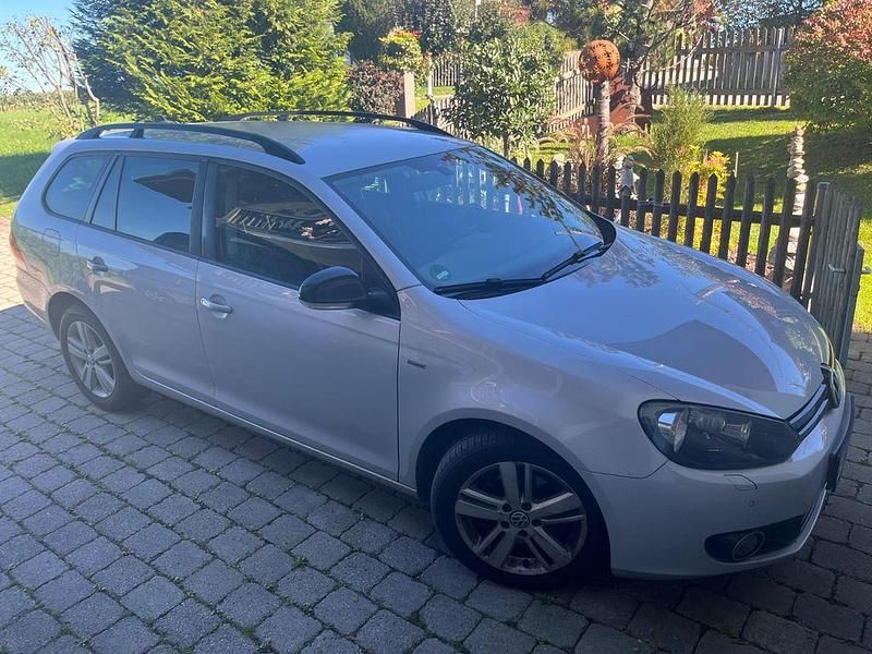 Silber Gebraucht 2013 VW Golf VII Match Kombi | 3.100 € (Guter Preis) - Bild 1/4