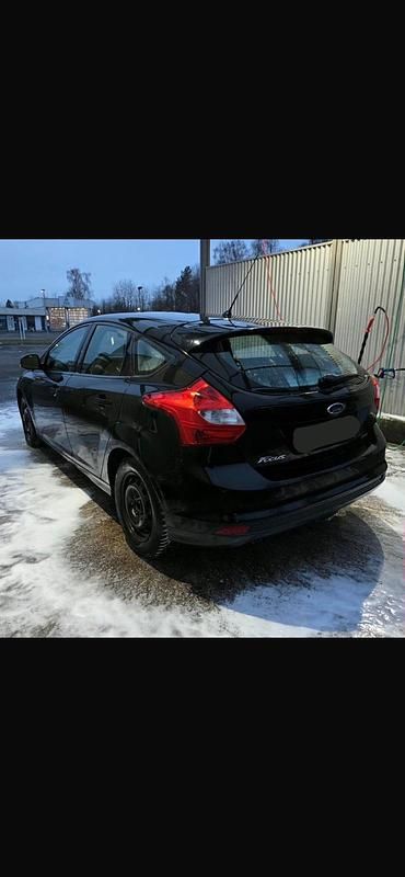 Gebraucht Ford Focus 100 PS (73 kW) 2014 Limousine