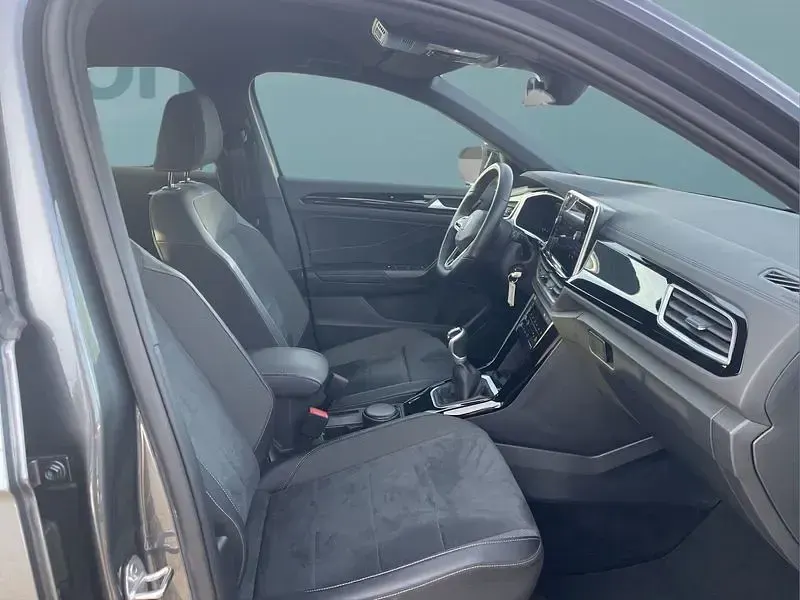 Gebraucht VW T-Roc 110 PS (80 kW) 2023 Grau SUV