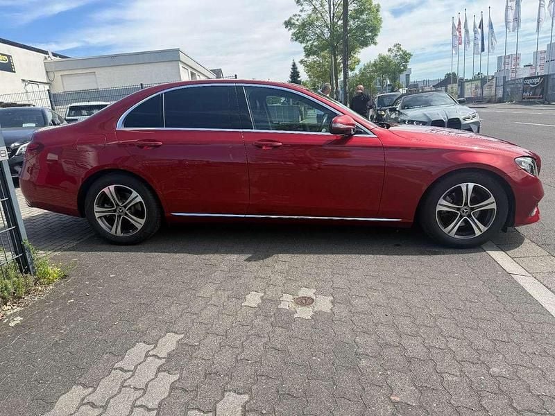 Second-hand Mercedes E220 Avantgarde 194 CP (142 kW) 2018 Roșu Berlinǎ