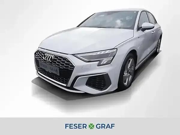 Gletscherweiß Gebraucht 2023 Audi A3 Sportback Business Limousine | 30.440 € (Fairer Preis) - Bild 1/4
