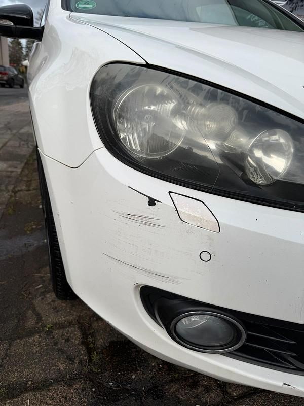 Gebraucht VW Golf VI 86 PS (63 kW) 2011 Weiß Kleinwagen