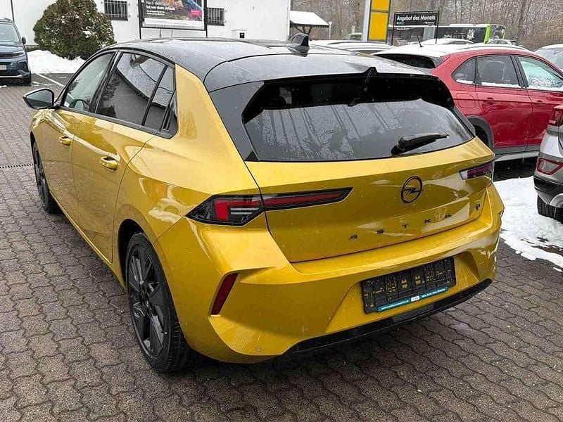 Neu Opel Astra 114 kW (156 PS) 2026 Lackierung amber yellow/typ au Limousine