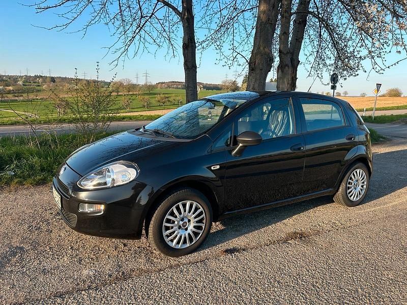 Schwarz Gebraucht 2014 Fiat Punto Kleinwagen | 4.500 € (Fairer Preis) - Bild 1/4