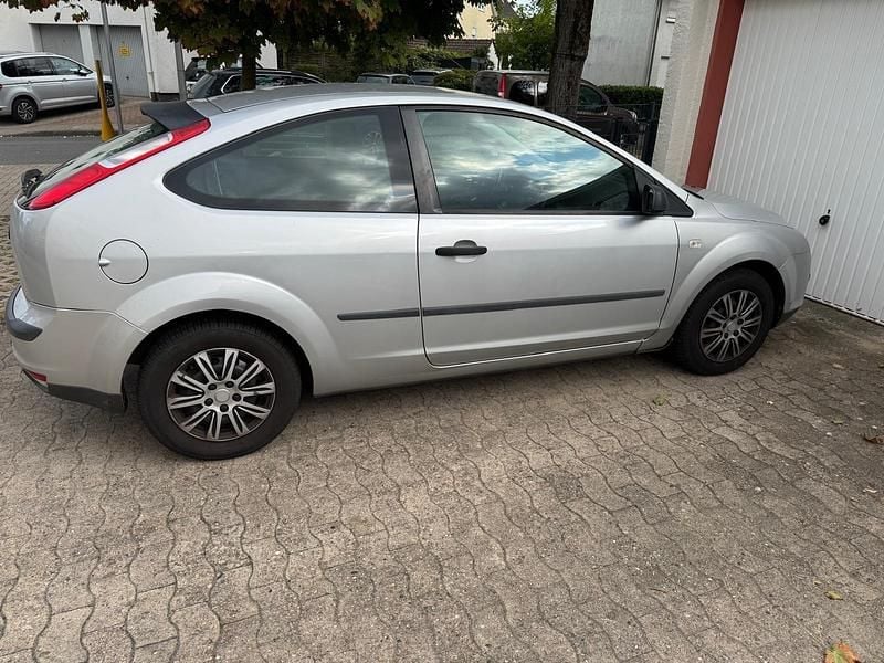 Silber Gebraucht 2005 Ford Focus Limousine | 1.500 € (Fairer Preis) - Bild 1/4