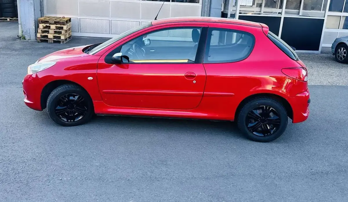 Gebraucht Peugeot 206 75 PS (55 kW) 2011 Limousine