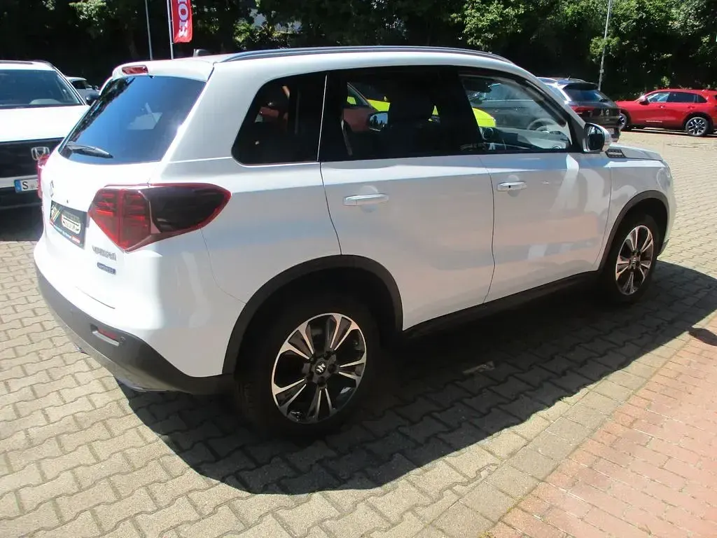 Gebraucht Suzuki Vitara Comfort+ 102 PS (75 kW) 2023 Weiß SUV