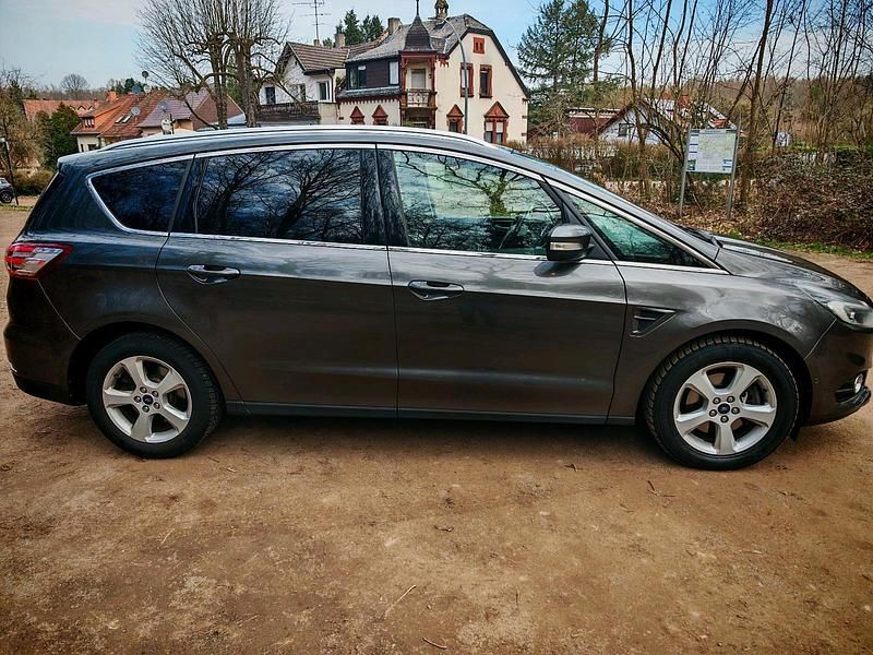 Gebraucht Ford S-MAX S 160 PS (117 kW) 2017 Grau Van / Kleinbus