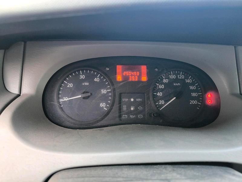 Gebraucht Renault Trafic 101 PS (74 kW) 2006 Weiß Van / Kleinbus