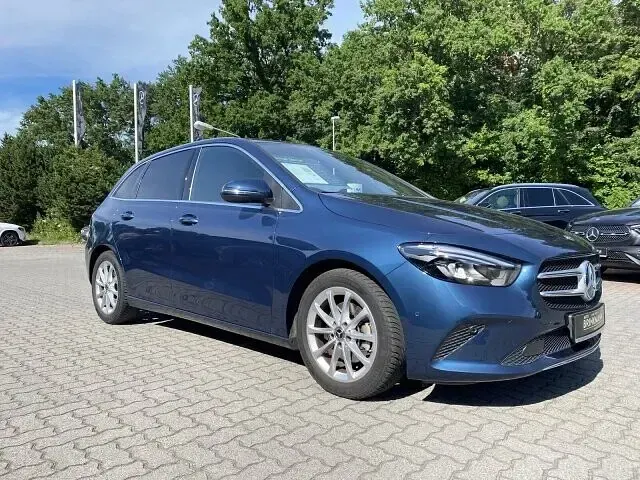 Gebraucht Mercedes B200 163 PS (119 kW) 2020 Denimblau metallic Kleinwagen