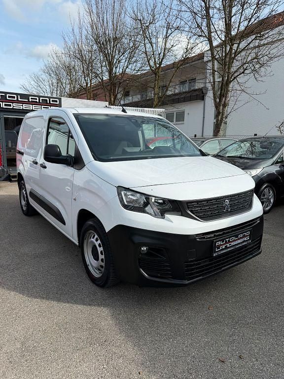 Gebraucht Peugeot Partner Premium 131 PS (96 kW) 2019 Weiß Van / Kleinbus