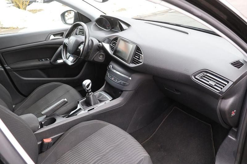 Gebraucht Peugeot 308 SW Active 120 PS (88 kW) 2015 Schwarz Kombi